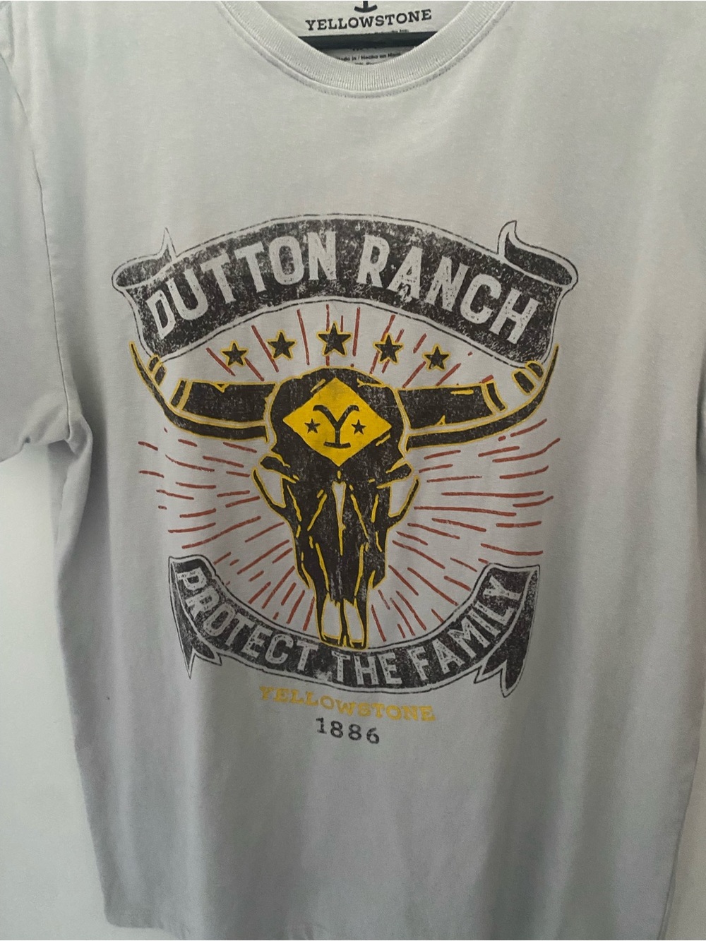 Yellowstone Dutton Ranch Graphic Tee - Picture 3 of 4